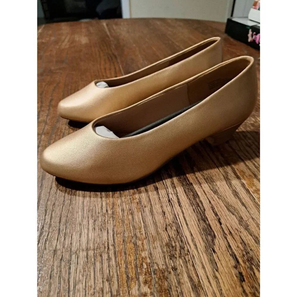 New Comfortview Vida Gold Low Kitten Heels 8.5M Slip-On Dress Shoes Metallic